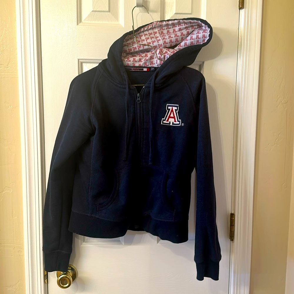 U of A sweatshirt hoodie, size medium great condition.